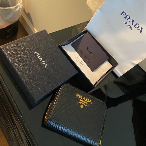 Authentic Black Mini Prada leather zip-around wallet - Picture 2 of 6